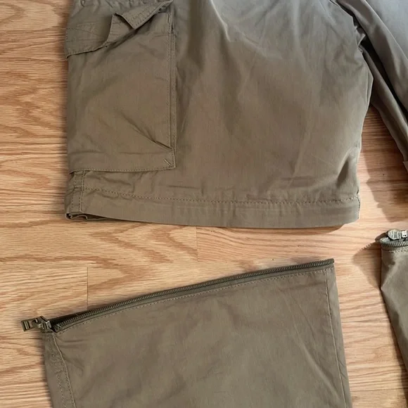 Men reverse pants /shorts - Picture 8 of 13